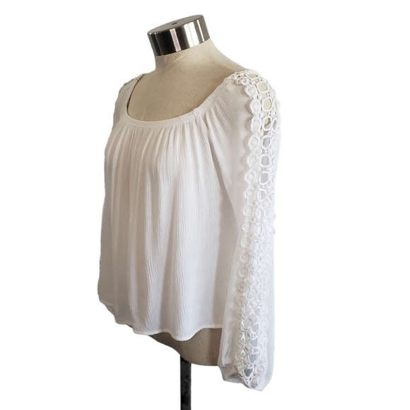 Solemio white off shoulder crochet sleeve top - Picture 3 of 9